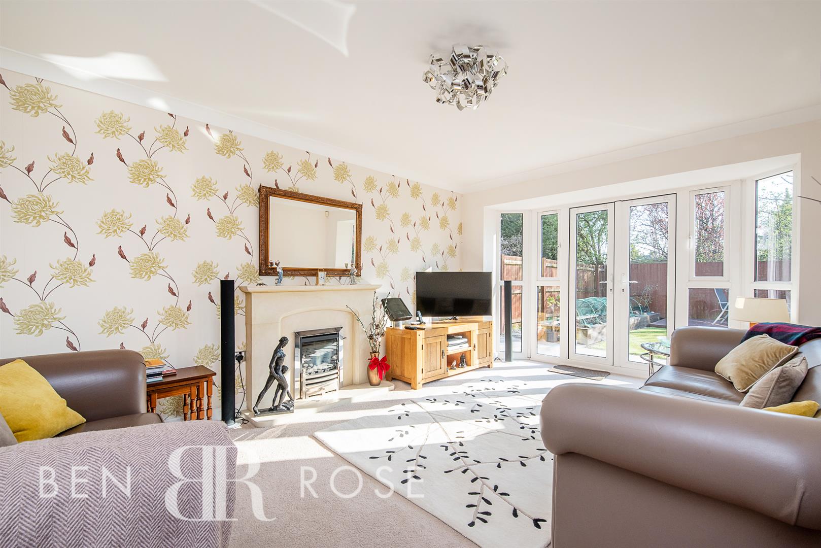 5 bed property in Regency Gardens, Preston